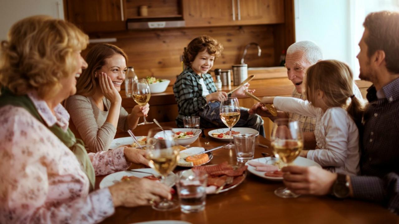 https://assets.tvo.org/prod/s3fs-public/styles/full_width_1280/public/article-thumbnails/family%20dinner.jpg?Mfrs9JhgwvWD2fdjprH_YnmQzPQobT2G
